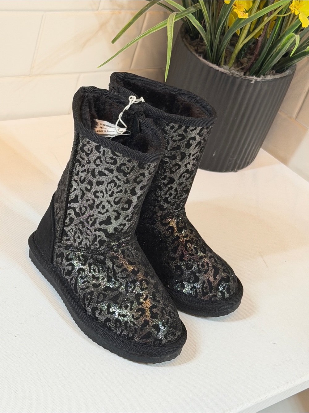 Harper Canyon Metallic leopard boots . Black and silver . NEW with tags